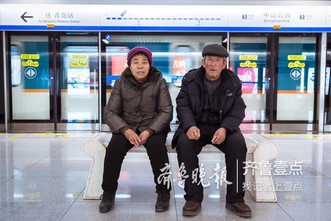 泪目!爷爷里,镜头视频的爱情故事舌吻教学真人奶奶优酷图片
