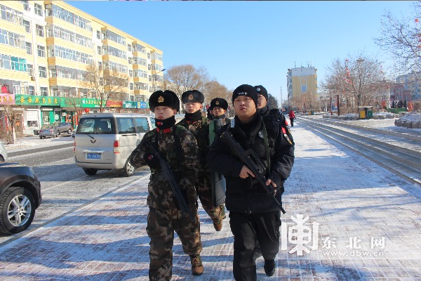 武警黑龙江省总队开展联勤巡逻(组图)
