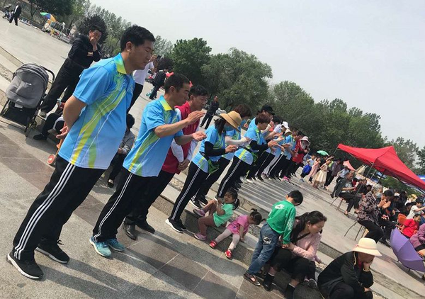 【下跪】东明万福情况百人实拍,啥高清?公园高中生链接图片