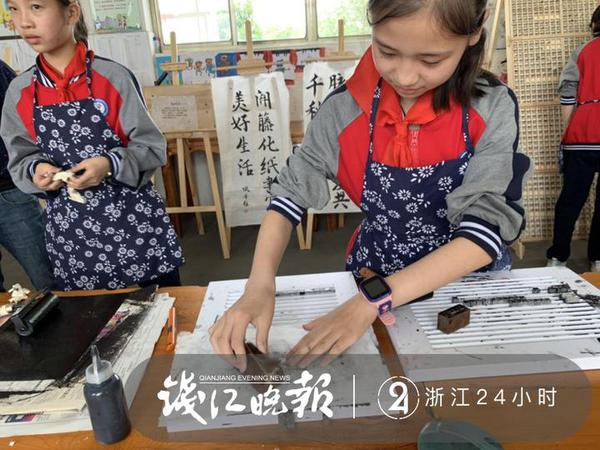 古法造纸古法印刷浙江衢州小学生自己动手制作毕业证