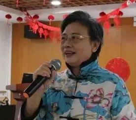 黄文秀(74岁,退休教师)    