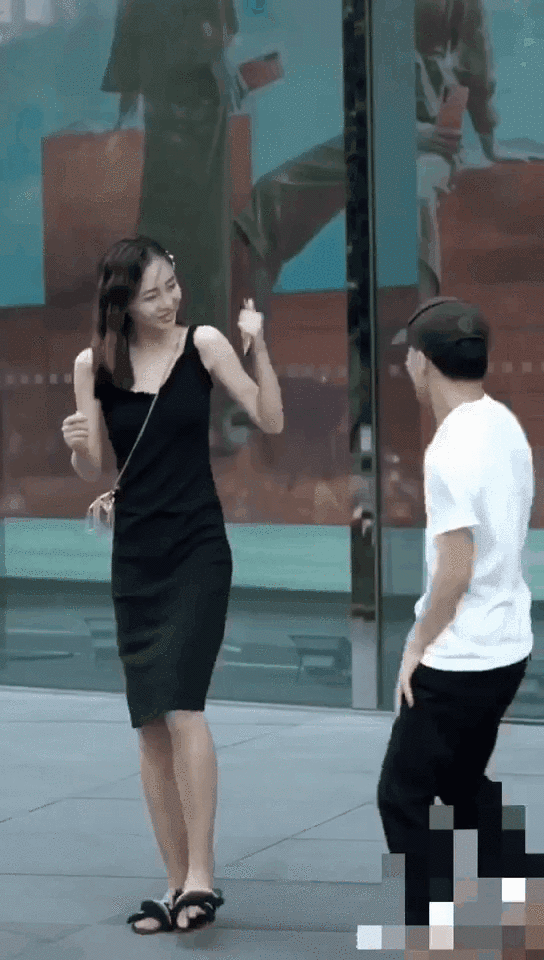 不会吐水劈叉翻跟头,你还好意思去三里屯街拍?