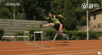 跳的比刘翔都高,郭晶晶夸他弹跳力惊人▼▼▼
