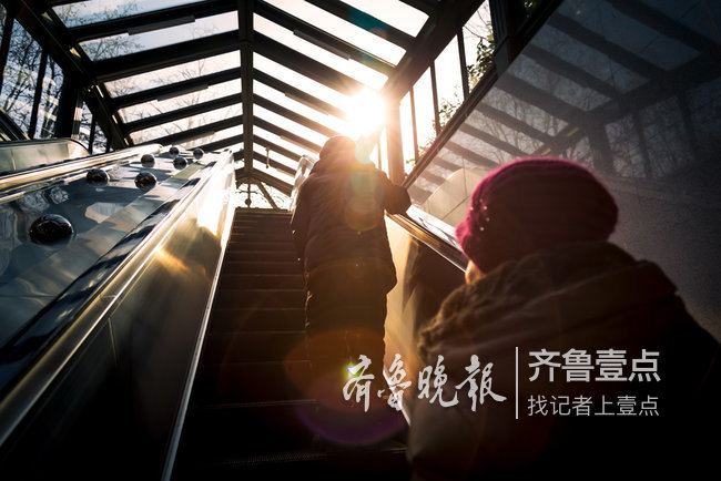 泪目!奶奶里,镜头爷爷的爱情故事道德与法课件去治上学开开心心图片