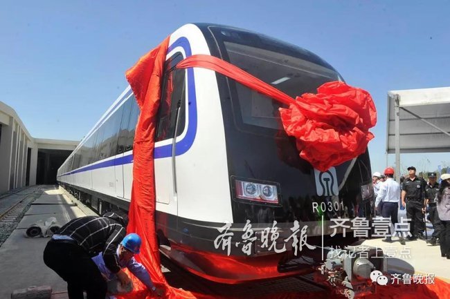 济南地铁3号线首列车"小蓝"来啦!有usb充电和wi-fi