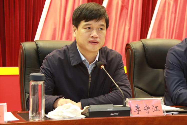会上,博兴县委书记李守江作讲话,县委副书记,县长吕明涛主持会议.