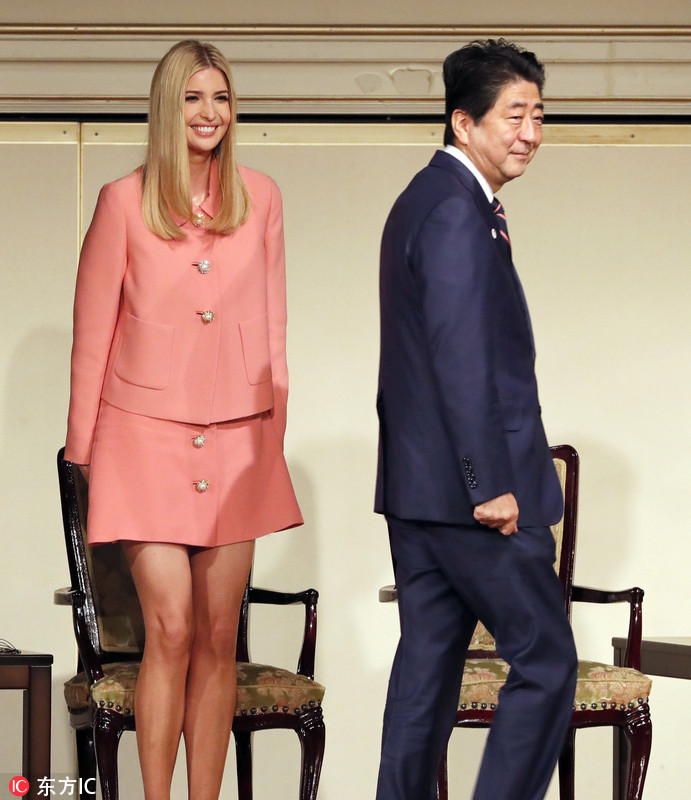 听着伊万卡对日本风景和其本人政策的这些溢美之词,现场的安倍笑成了