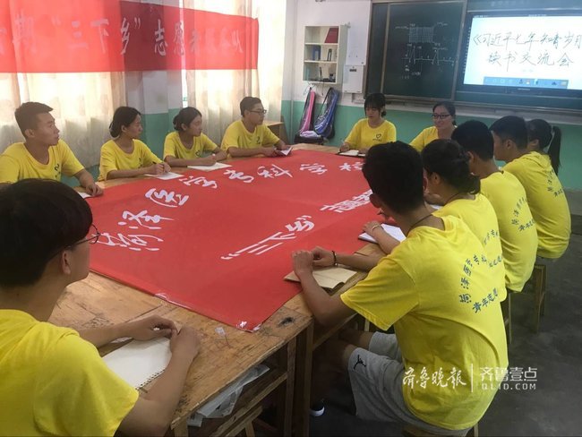 "志愿者孙艺迪说,他们还会将志愿活动长期坚持下去,用