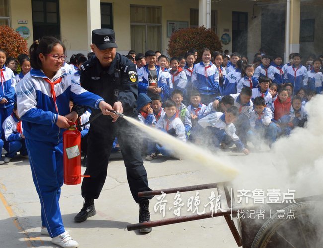 菏泽开发区警方安全教育宣传进校园