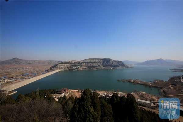 实施白云水库建设,东湖水库扩容增效,扩大水系连通布局,加强水源地