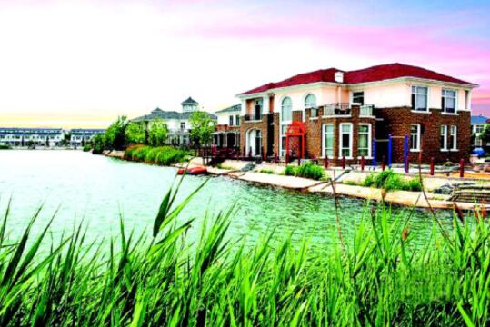 齐鲁水郡温泉岛别墅成烂尾居民用水得自己提