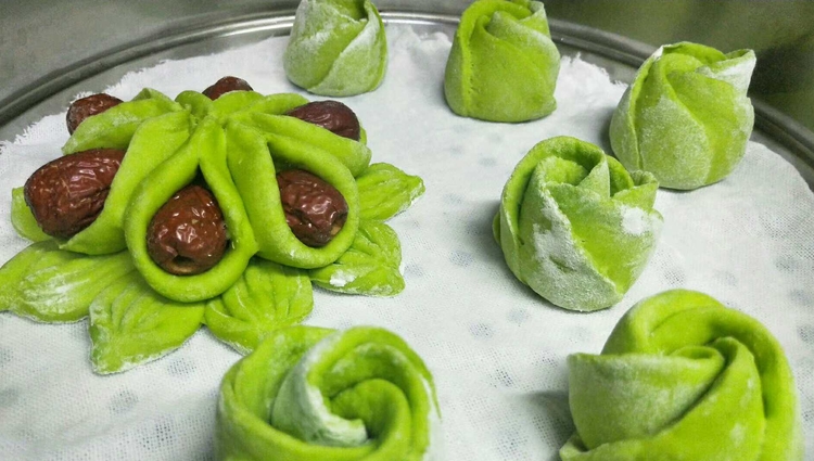 壹粉过年|年味越来越浓!蒸花馒头、炸肉、做酥