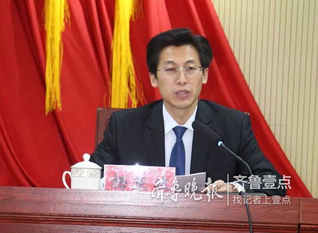 高新区党工委副书记,管委会主任李永辉出席会议.