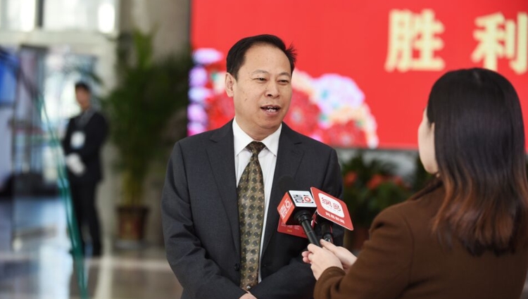 德州两会陈爱峰中小学管理团队激励机制的建立