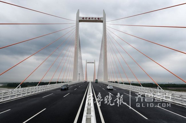 记者乘坐新能源公交车,从齐河黄河大桥西侧齐河县黄河大道与国道309