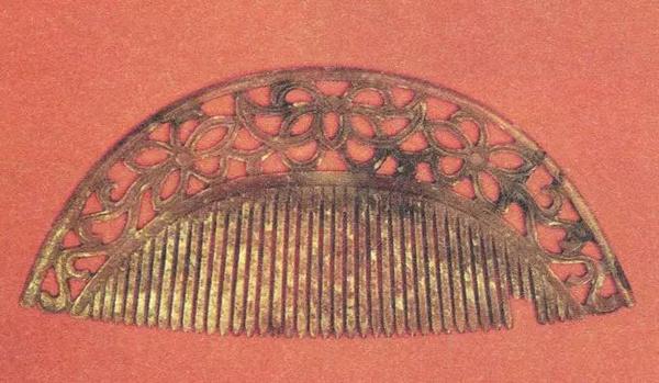 唐代飞天的造型比较写实,体态婀娜柔美,丰腴圆润