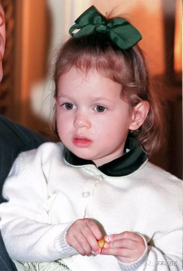 虽然身为希腊公主,但奥林匹亚出生纽约,在伦敦长大,到现在她都有一句