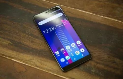 HTC U11EYEs手机曝光: 主打前置自拍.