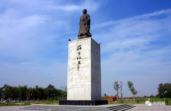 东明县是中国著名的西瓜之乡 ,武术之乡,书法之乡,山东省长寿之