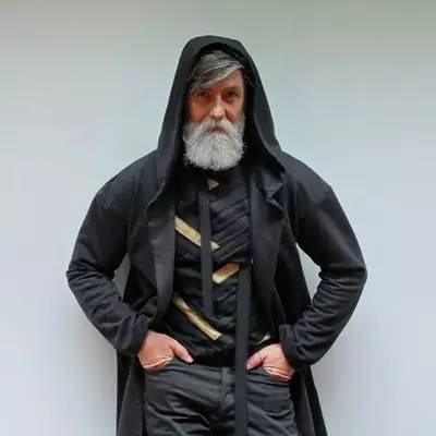 别跟我谈佛系!90岁的国外老奶奶还在飚车,你好意思说自己佛了?