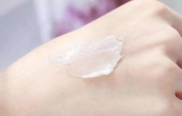 腿上一抹身体乳就疼痒怎么办(腿上一抹身体乳就疼痒怎么办呀)