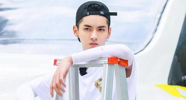 OMG,吴亦凡摊的煎饼,可比刘诗诗差太多了!