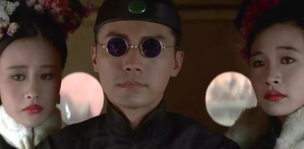 第三次,溥仪接受日本人资助,在其控制下做了满洲国的傀儡皇帝.