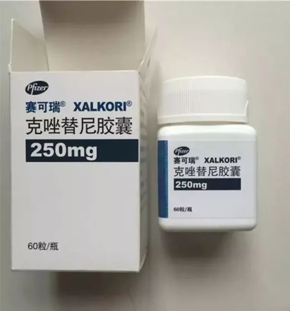 阿来替尼可以不用联合化疗单独使用,并且  已经被推荐作为一线用药 .