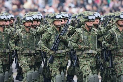 国际观察 日本新版防卫大纲架空"专守防卫"理念