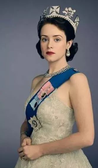 连饰演过两季女王的克莱尔·福伊都说:"出演这种终生隐忍克制,情绪从