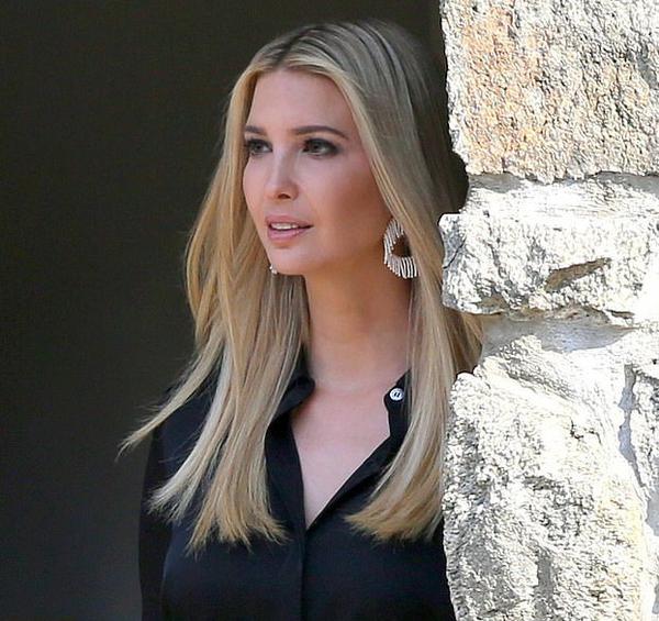 伊万卡大冬天竟穿夏装!黑衬衫搭流苏半裙,15公分细高跟像两根针