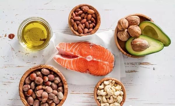 减脂期是否应该进行低脂肪高蛋白饮食?