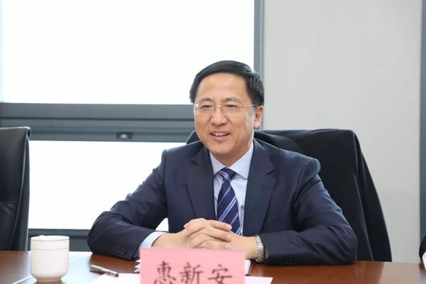 市委书记,市人大常委会主任惠新安,市委副书记,市长田庆盈出席签约