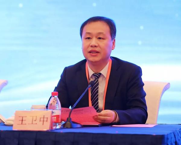 山东机场集团公司董事长王卫中致欢迎词,并向与会嘉宾详细介绍了山东