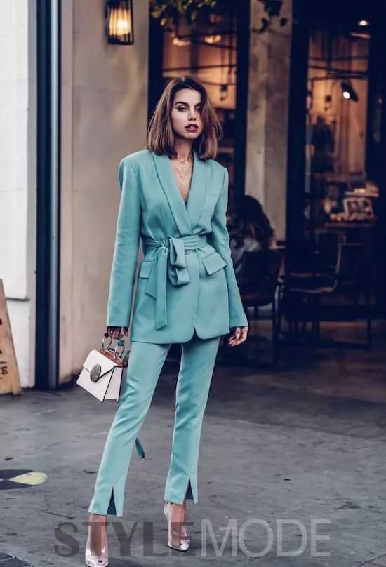 简单好学又好看的搭配法:上下装统一色系!