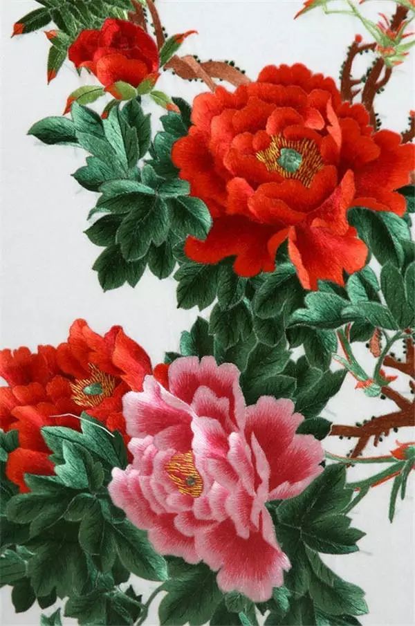 当然,除了"四大名绣"之外,还有京绣,鲁绣,汴绣,瓯绣,杭绣,汉绣