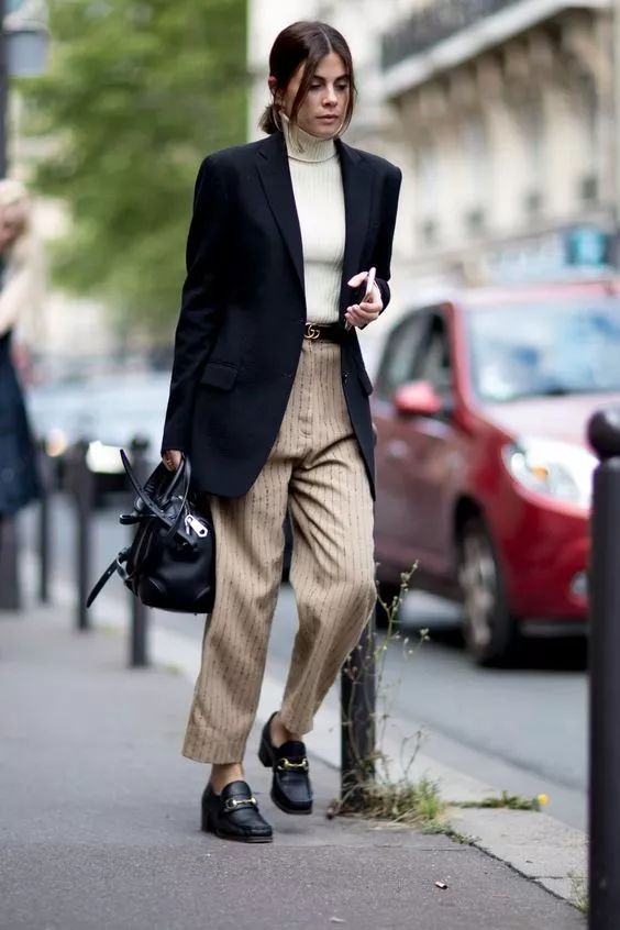 我们都爱看倪妮的街拍,殊不知她最爱的原来是乐福鞋.