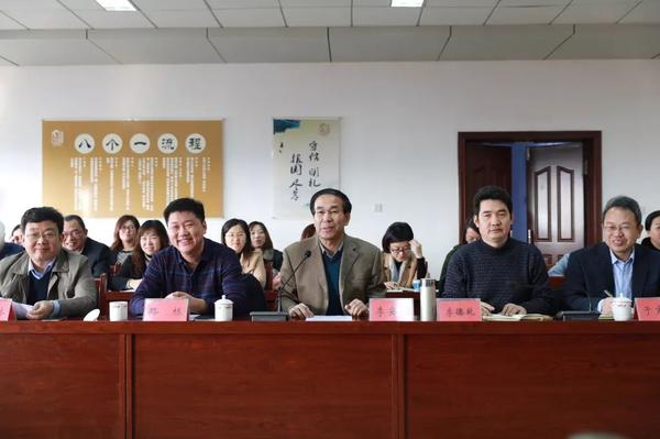   实验中学校长李安亮