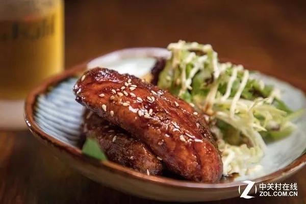 用相机拍摄的室内美食样张