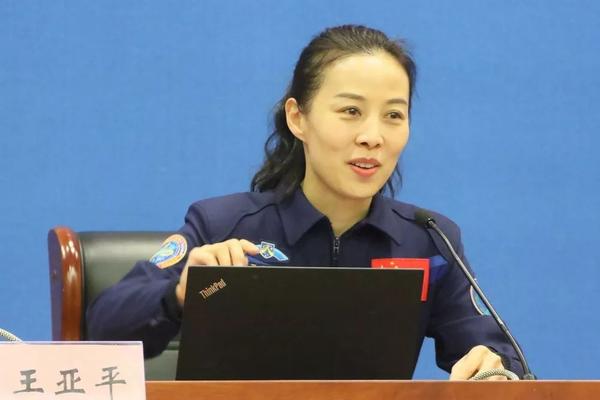 【开讲啦】航天员王亚平,航天专家沈力平为全市中小学生上"航天科普课