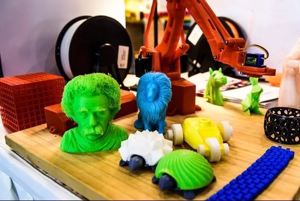 来图书馆创客空间玩转3d打印吧