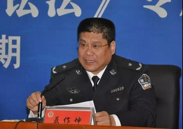 菏泽市人民检察院公诉处副主任科员丁心代表本院,以国家公诉人的煞葺