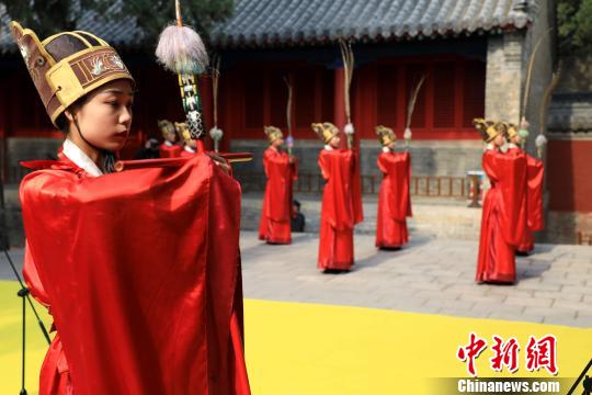 4月4日,己亥年春季祭孔大典在孔子出生地山东曲阜尼山举行。 李欣 摄 4月4日,己亥年春季祭孔大典在孔子出生地山东曲阜尼山举行。 李欣 摄