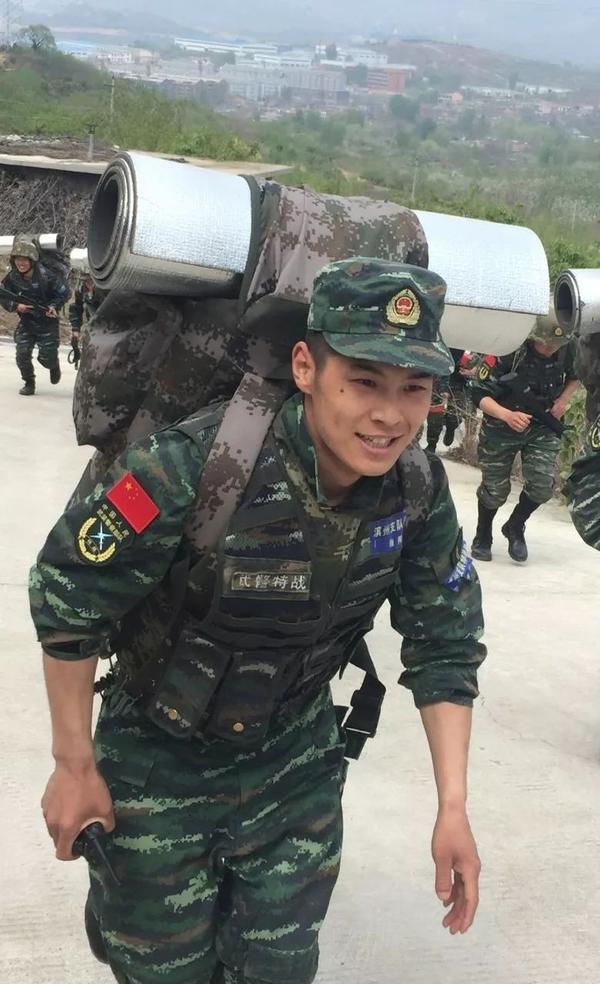 军营之星丨面对全新考验,他们站了出来!请为"特战小队长"点赞