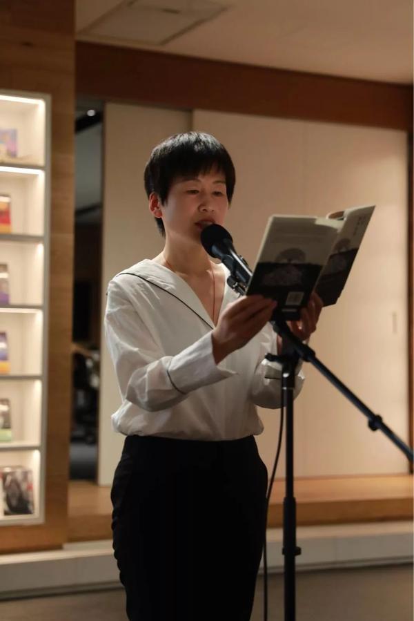 作家绿妖.来源:新经典文化