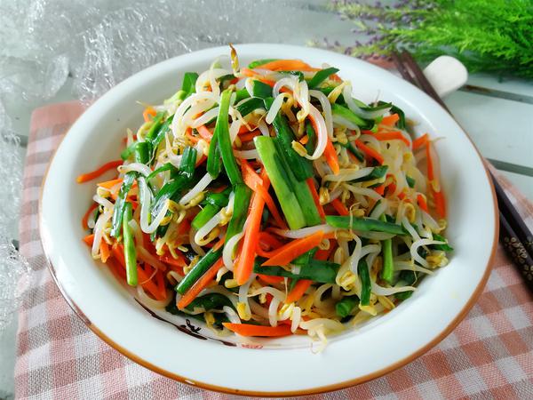 【豆芽胡萝卜炒韭菜】