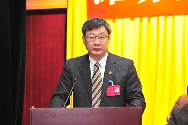 刘军作《潍坊医学院绩效工资分配实施意见(试行)》的说明