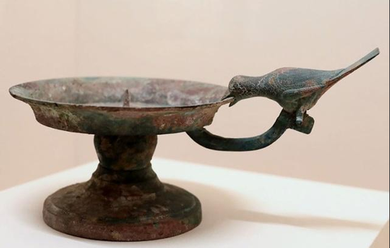 战国晚期的鸟柄青铜灯