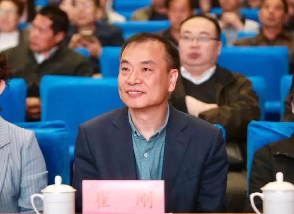 台长孙世会          济南出版有限责任公司党委书记,董事长崔刚