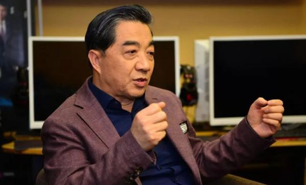 钛媒体专访67岁局座张召忠,如何俘虏年轻人